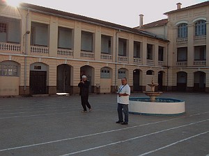 COLLEGE MODERNE LECLERC SIDI BEL ABBES 10 EN AVRIL 2005 LA COUR